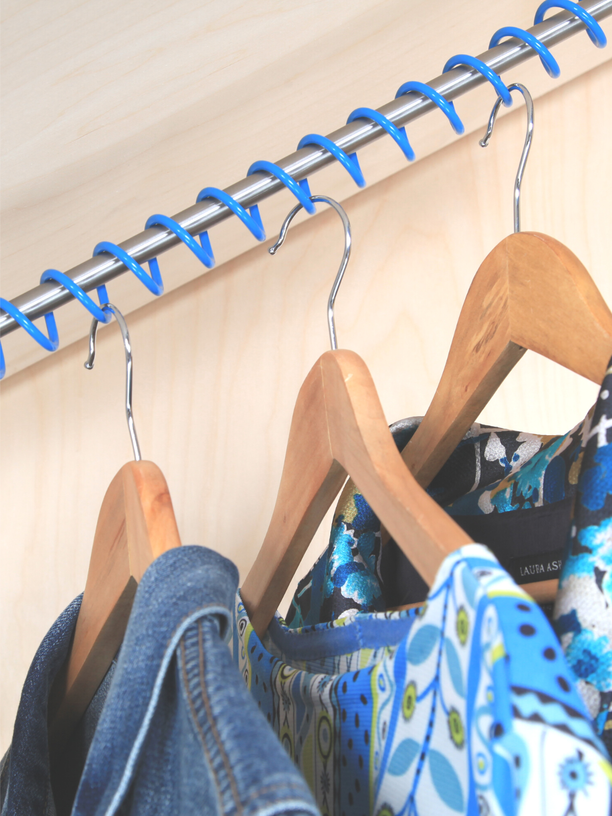 Zebedee® Primary Blue – Any Angle Clothes Rail