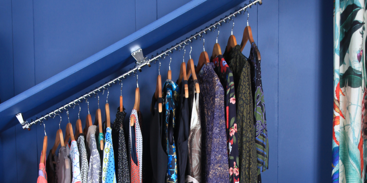A rail full of clothes showing off the capacity of the railing