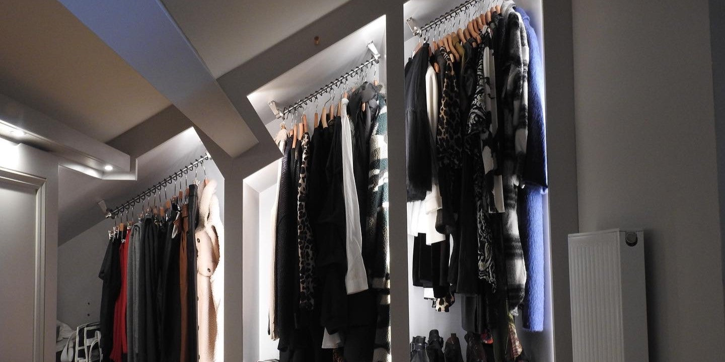 Clothes rails fitted to wall recesses