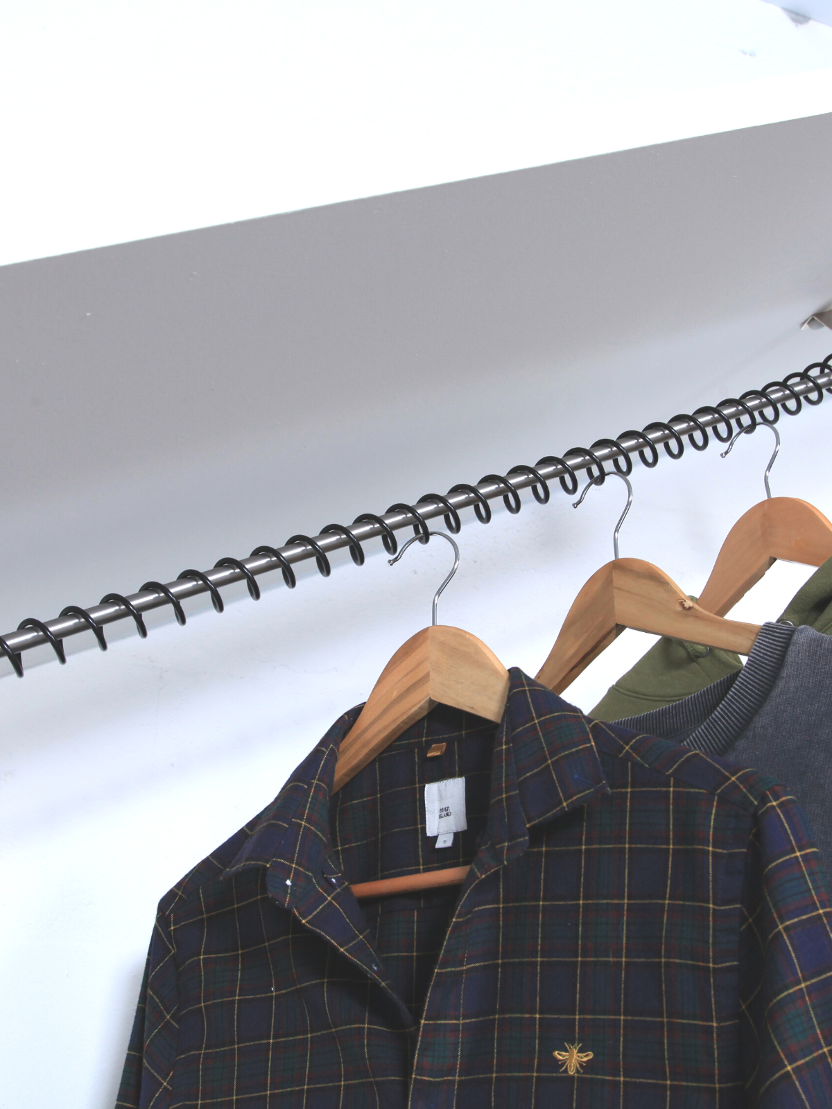 Zebedee® Carbon Black – Any Angle Clothes Rail