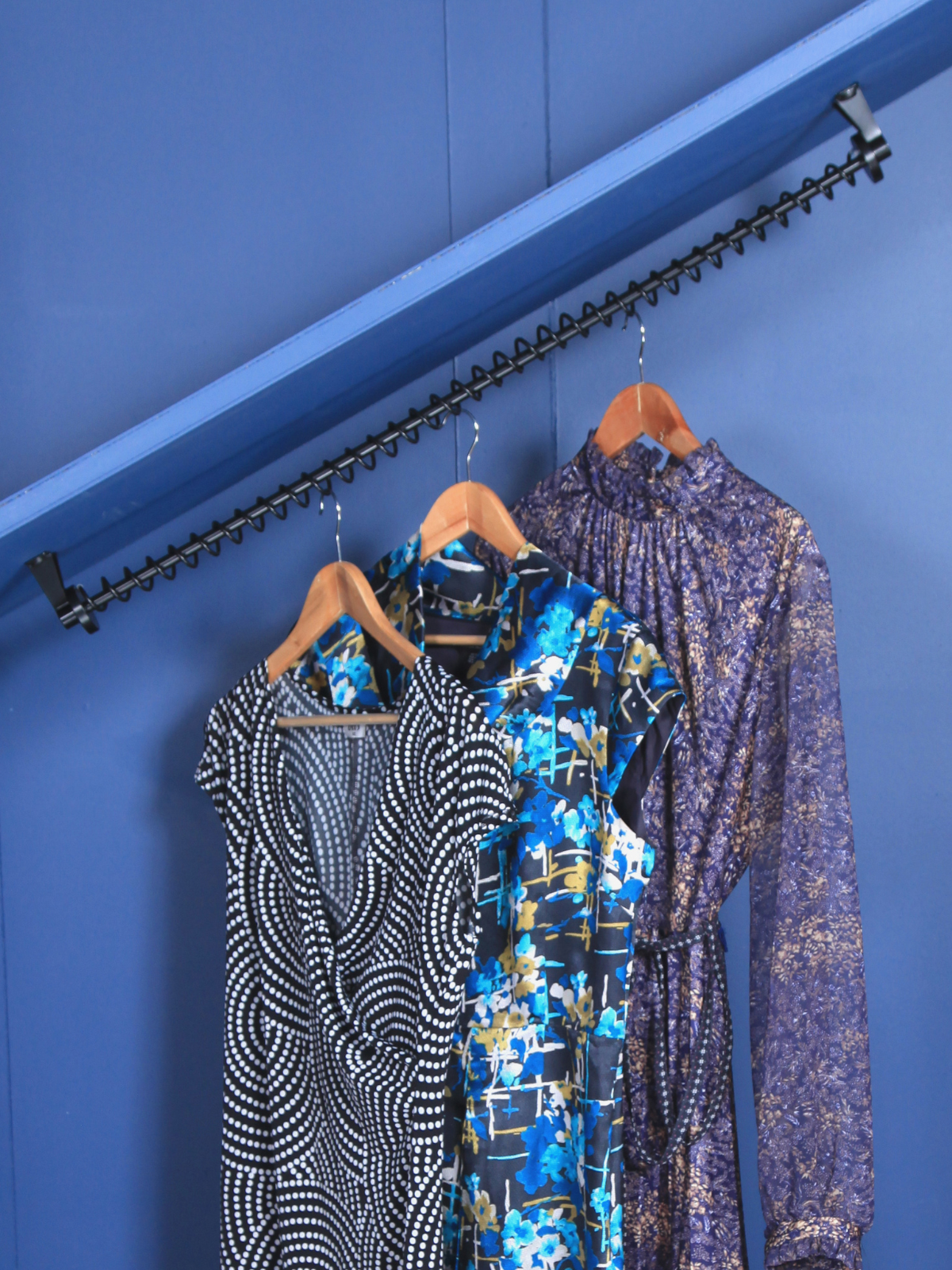 Zebedee® Midnight – Any Angle Clothes Rail