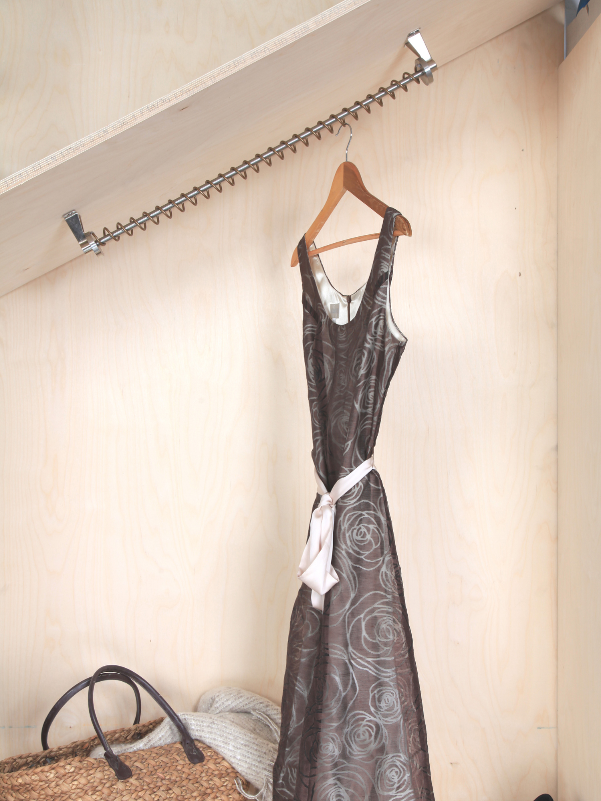 Zebedee® Antique Bronze – Any Angle Clothes Rail