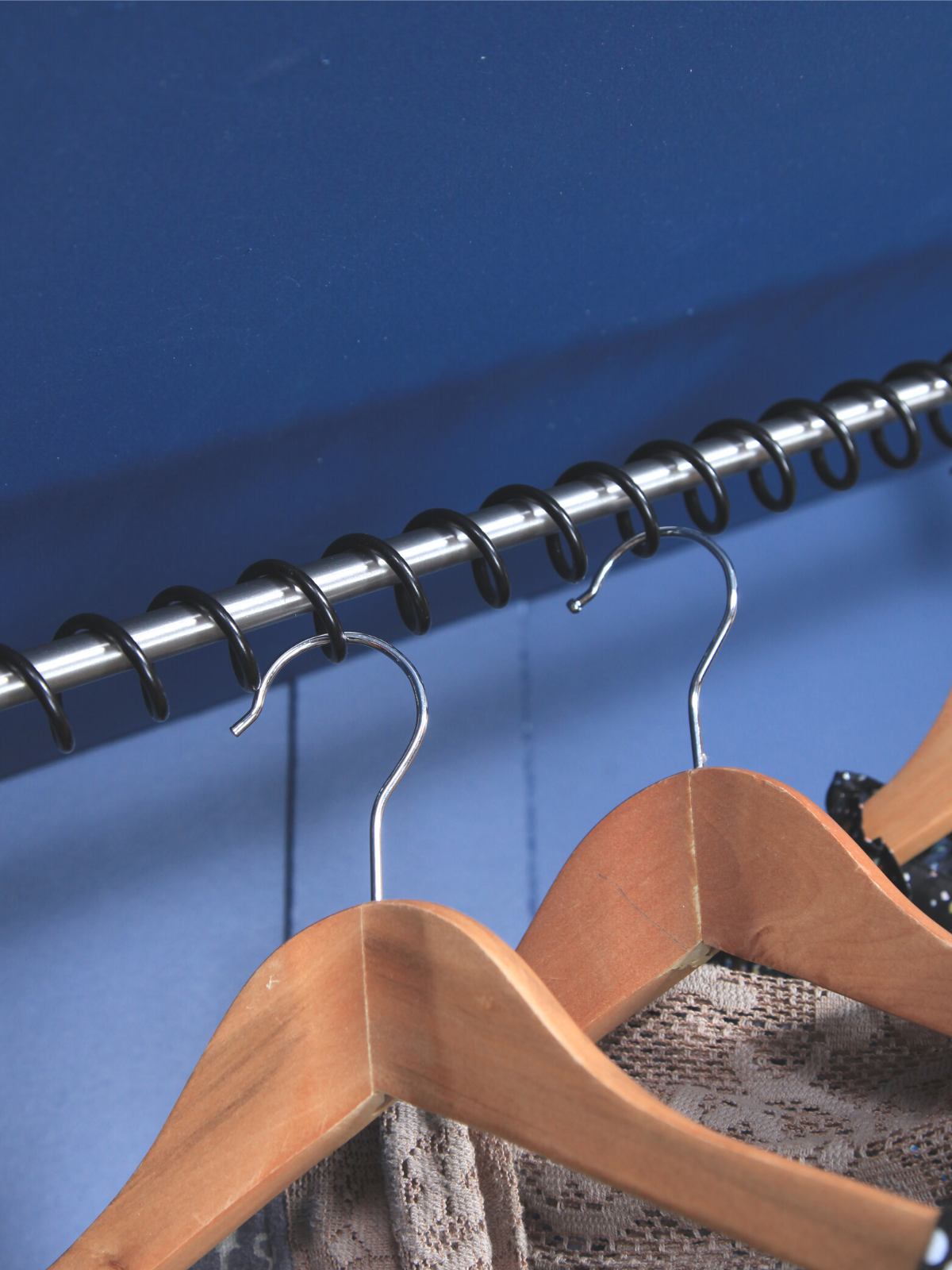 Zebedee® Carbon Black – Any Angle Clothes Rail
