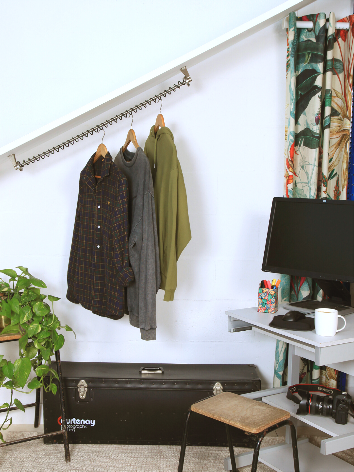 Zebedee® Carbon Black - Any Angle Clothes Rail 2